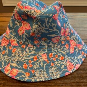 New with tags reversible Lilly Pulitzer bucket hat.
